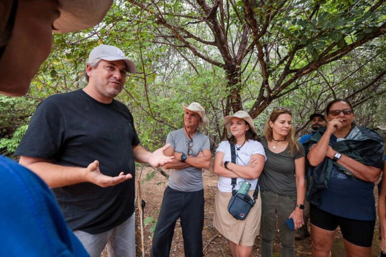 Secretário do turismo, Pablo Santos, em visita ao Parque Nacional da Serra da Capivara.