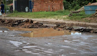 Buracos na Avenida Poti Velho