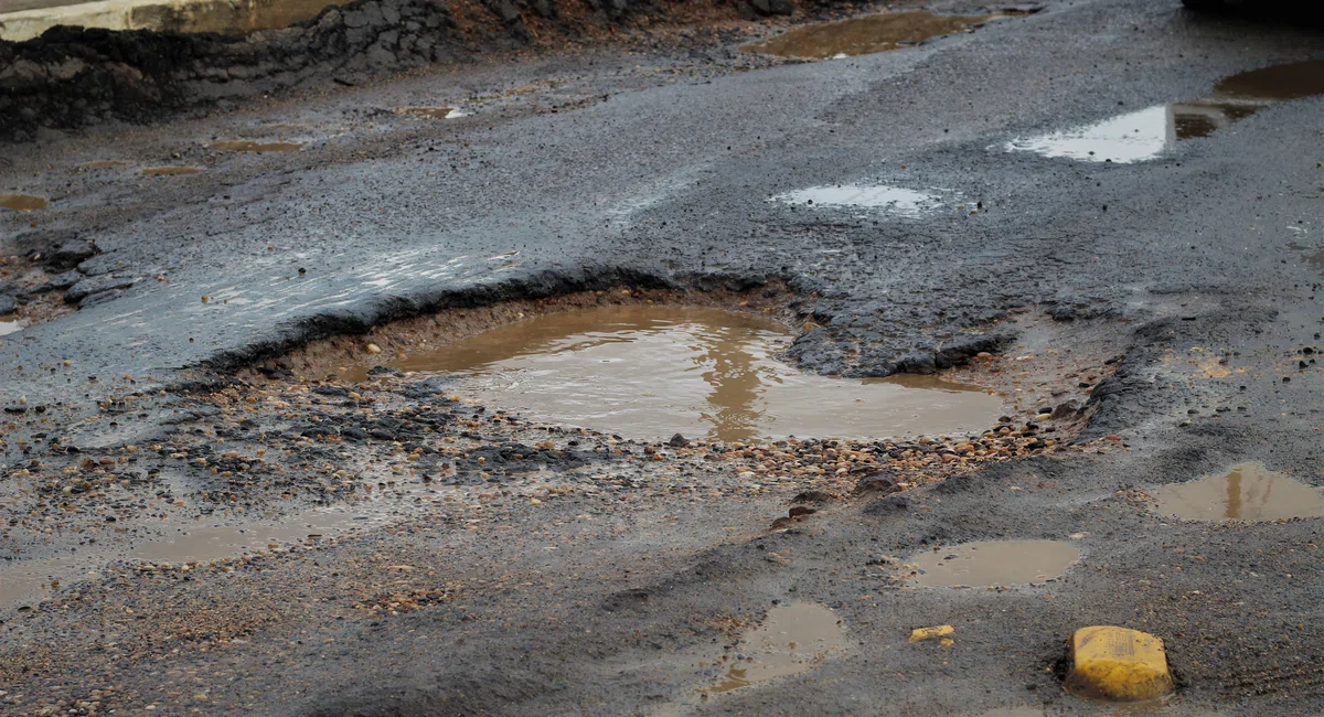 Buracos na Avenida Poti Velho