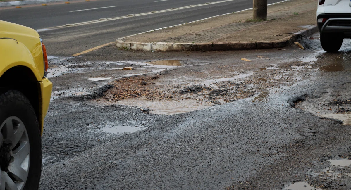 Buracos na Avenida Poti Velho