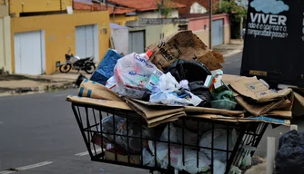 Lixo acumulado em Teresina