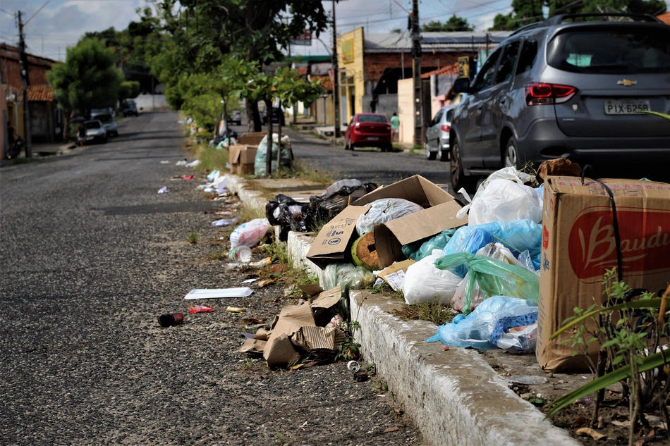 Lixo acumulado em Teresina