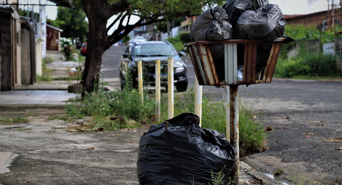 Lixo acumulado em Teresina