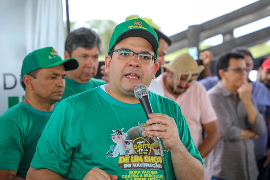 Rafael Fonteles em lançamento oficial da campanha contra a febre aftosa.