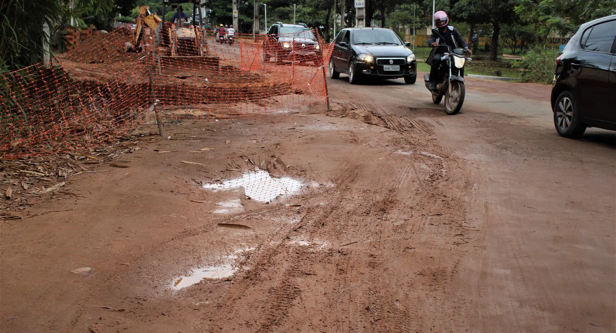 Buracos na Avenida Camilo Filho