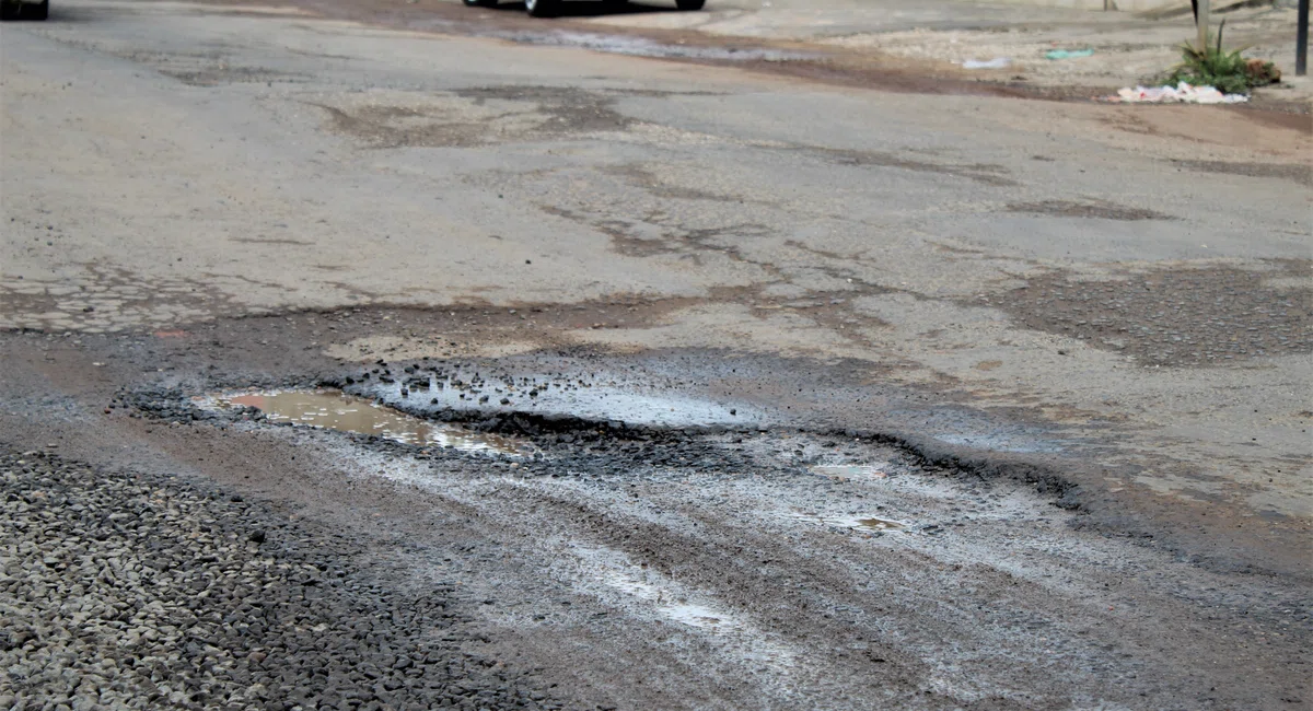 Buracos na Avenida Camilo Filho