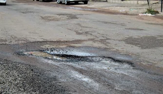 Buracos na Avenida Camilo Filho