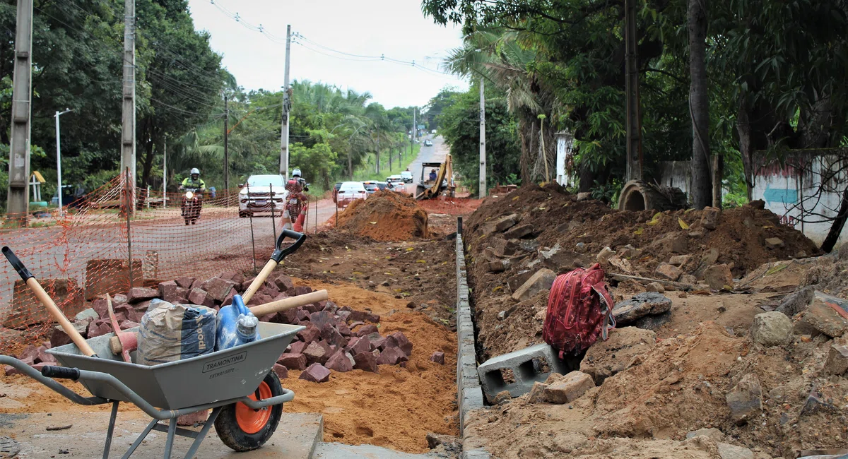 Buracos na Avenida Camilo Filho