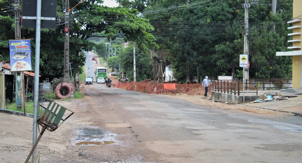 Buracos na Avenida Camilo Filho