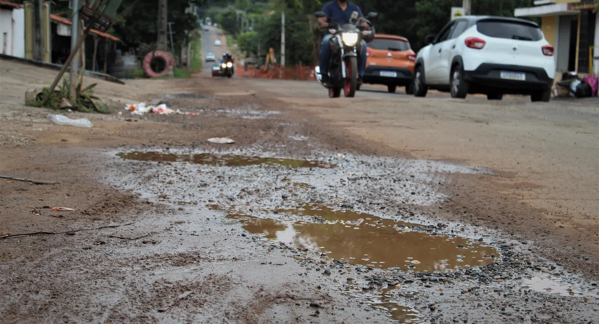 Buracos na Avenida Camilo Filho