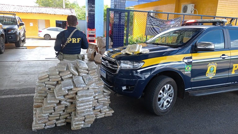 PRF apreende drogas avaliadas em mais de R$ 1,5 milhão em Piripiri.