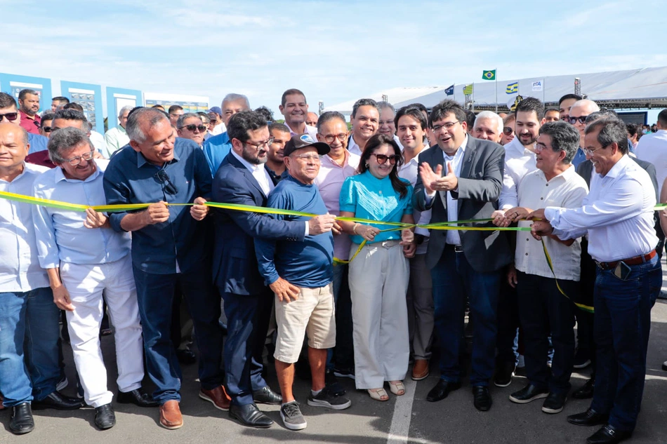 Rafael inaugura pavimentação asfáltica do acesso ao Porto de Luís Correia.