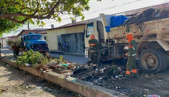 Ações de limpeza no bairro Dirceu