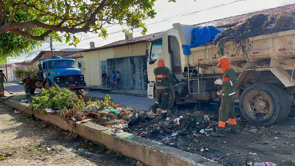 Ações de limpeza no bairro Dirceu