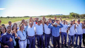 pavimentação asfáltica da pista de pouso do aeródromo