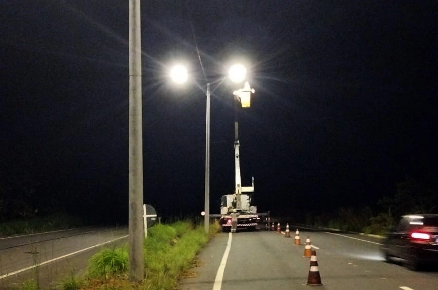 Iluminação no trecho da BR 316 em Teresina.