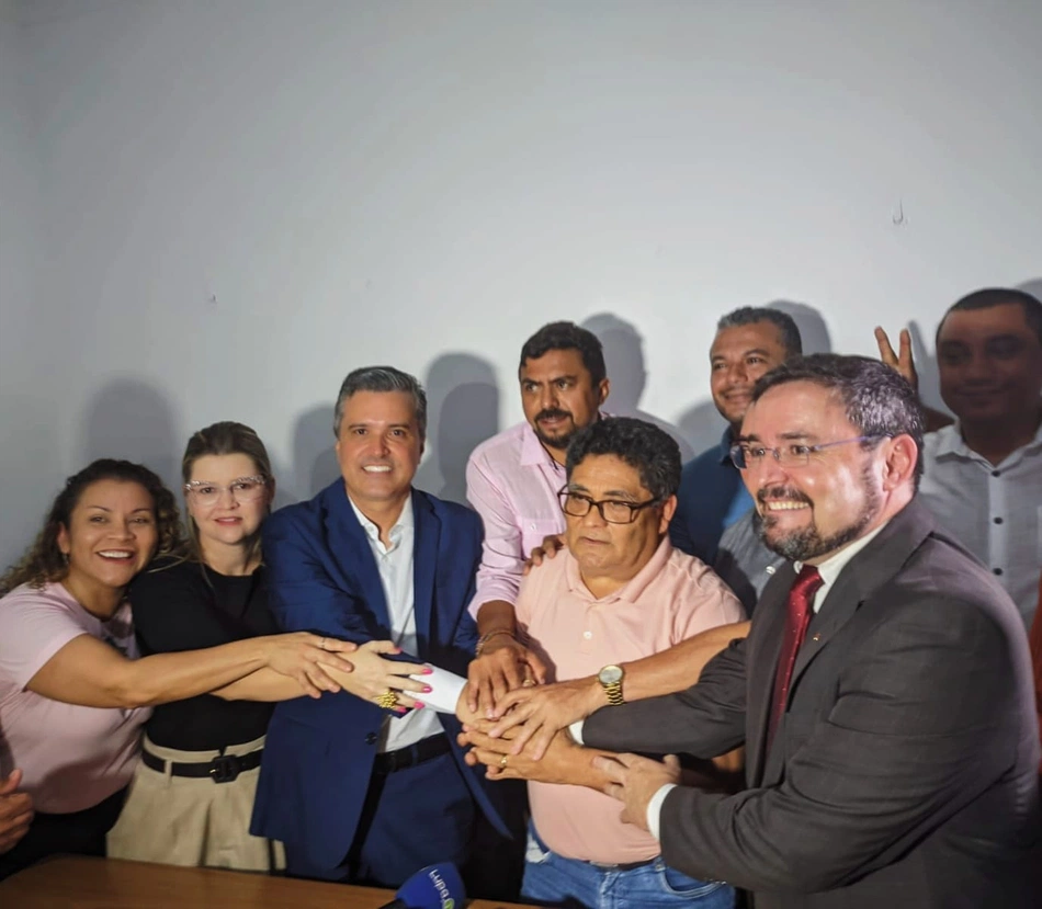 Dr. Vinícius desiste de candidatura e anuncia apoio ao deputado Fábio Novo.