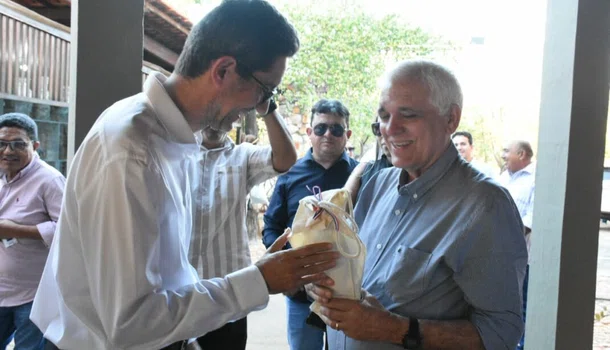 Themístocles participa de homenagem à Niède Guidon na Serra da Capivara