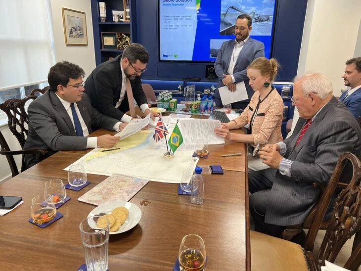 Rafael Fonteles em reunião em Londres.