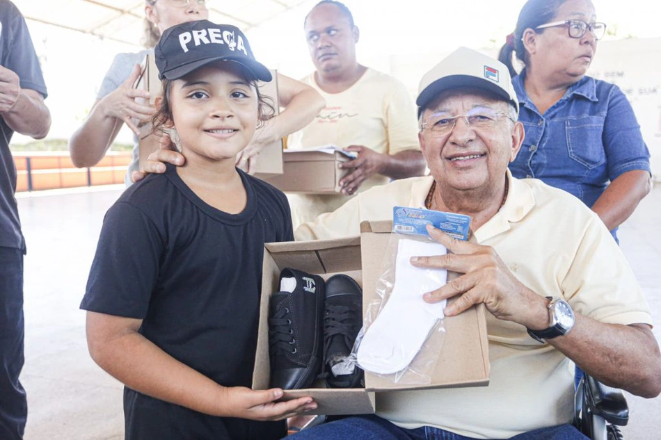 Entrega de uniforme ao Pelotão Mirim