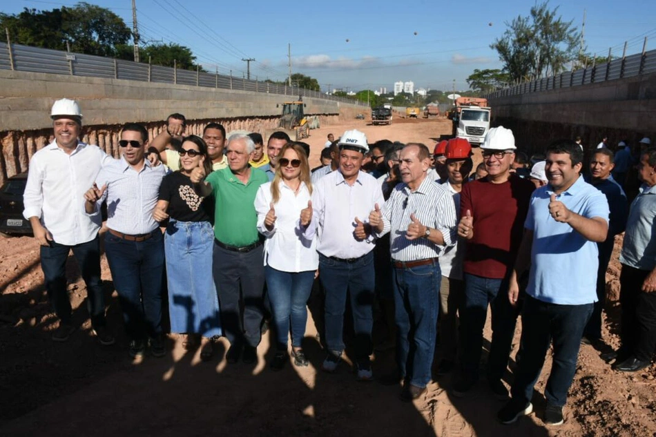 Ministro Wellington Dias visita obras em Teresina.