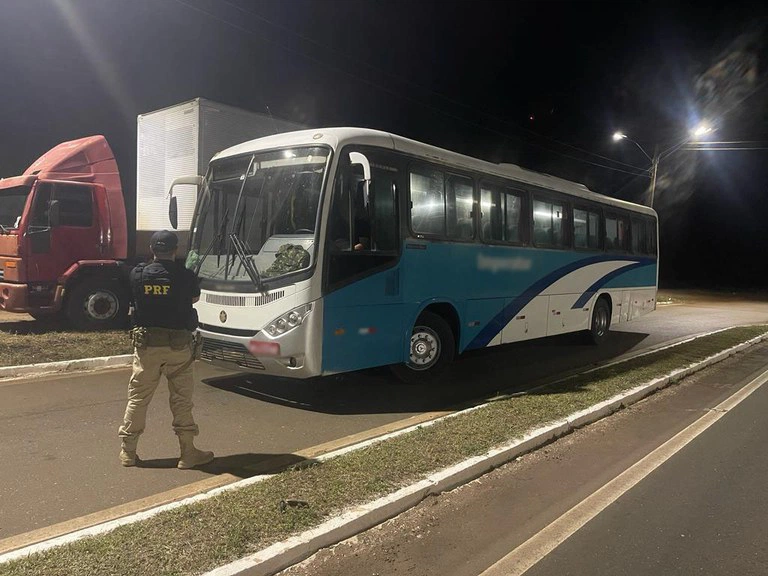 PRF-PI apreende ônibus com sinais de adulteração em Picos.