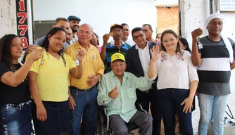 Dr. Pessoa entrega seis casas na zona Norte de Teresina