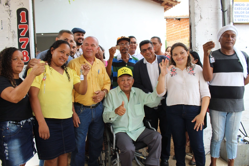 Dr. Pessoa entrega seis casas na zona Norte de Teresina