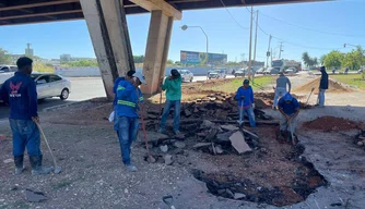 Obras na rotatória do viaduto na zona Sul de Teresina.