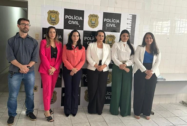 Representantes do MPPI em vistoria as unidades de Polícia Civil.