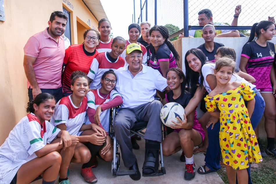 Prefeito Dr. Pessoa inaugura arena esportiva no residencial Parque Eliane.