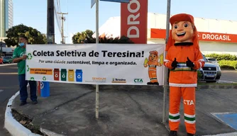 Semduh promove blitz educativa sobre coleta seletiva na zona Leste de Teresina