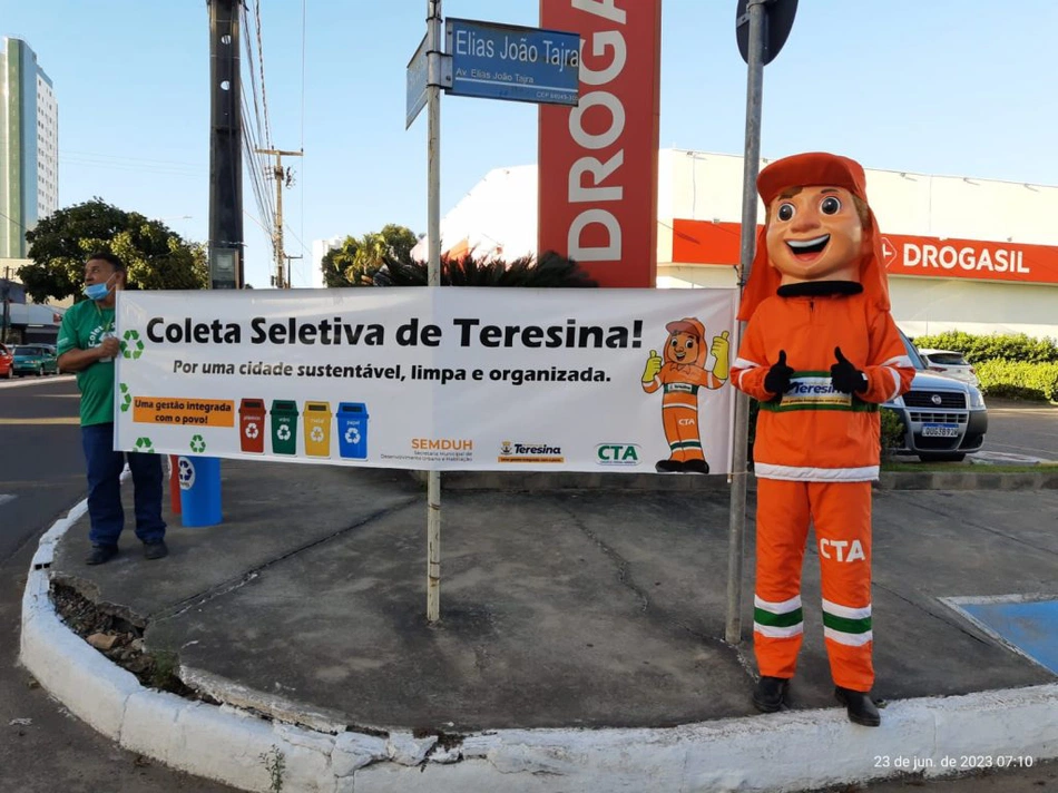 Semduh promove blitz educativa sobre coleta seletiva na zona Leste de Teresina