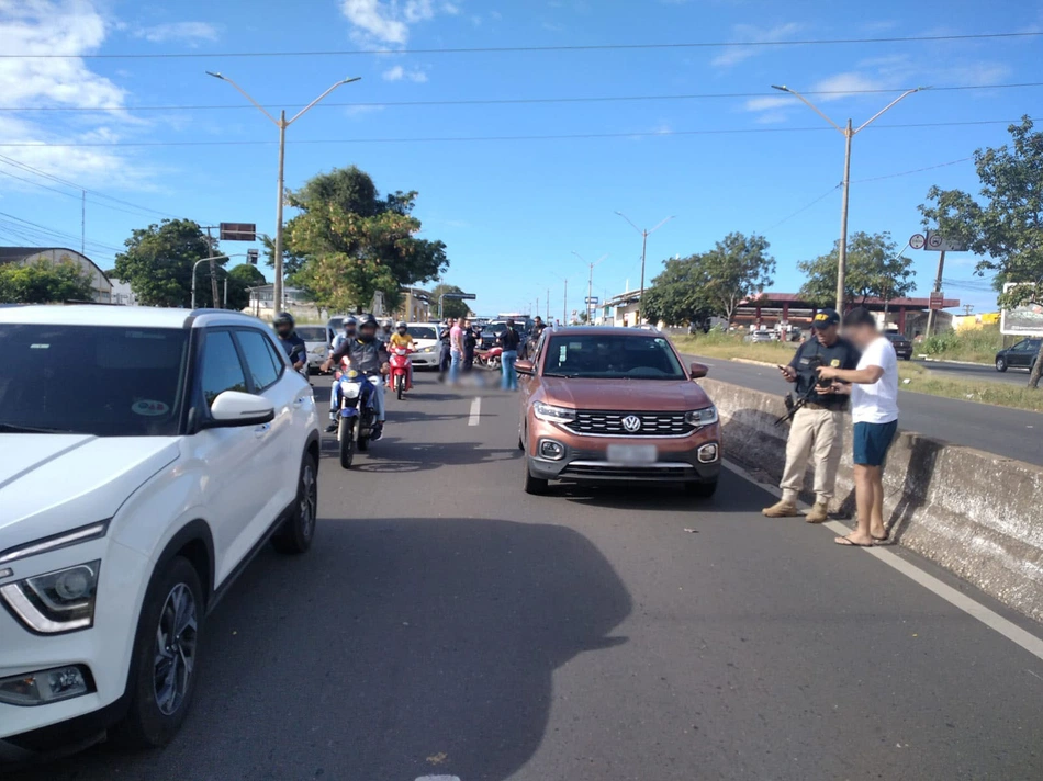 Acidente entre moto e carro deixa homem ferido na BR 316 em Teresina