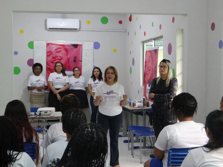 Detentas da Penitenciária de Teresina iniciam capacitação.