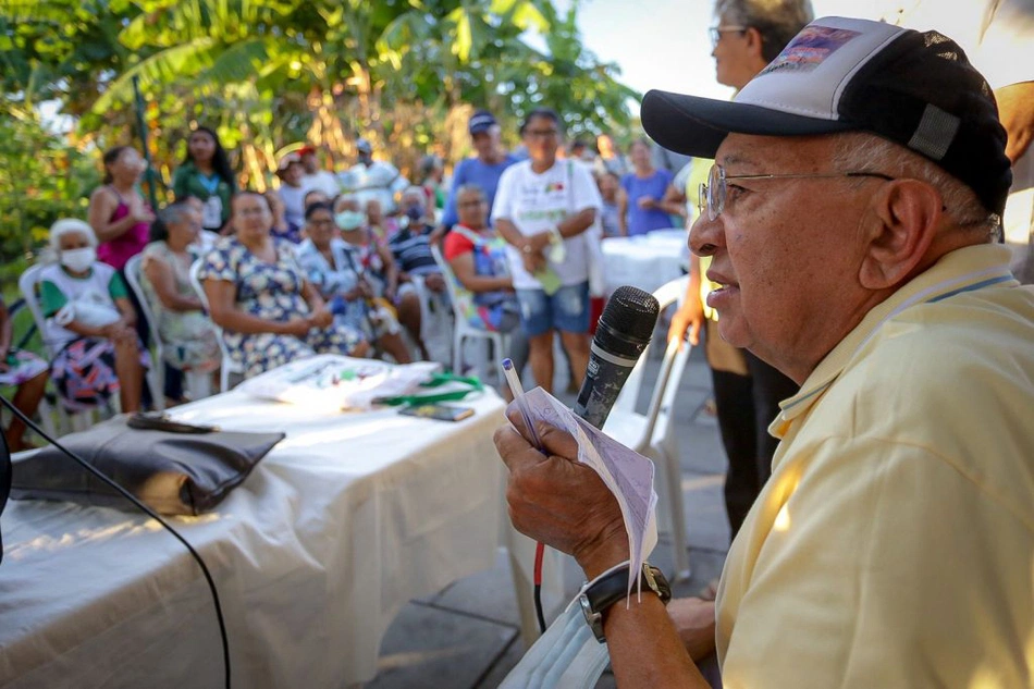 Dr.Pessoa se reune com horticultores no Dirceu