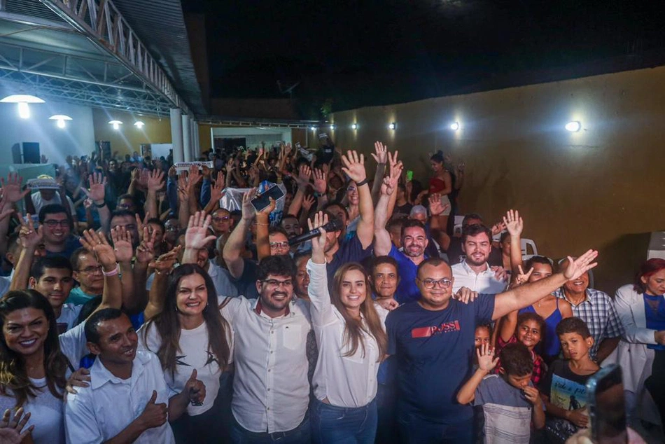 Bárbara com lideranças e moradores do Parque Alvorada