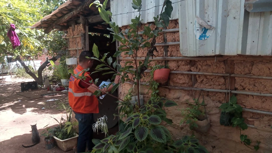 Vistoria de agentes da Defesa Civil