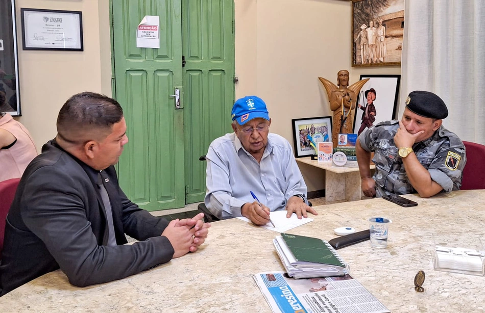 Dr. Pessoa e Guarda Municipal em reunião