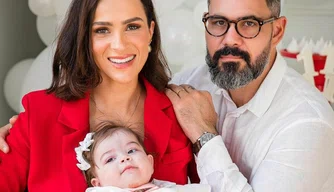 Letícia, Juliano Cazarré e filha caçula