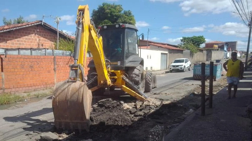 Obra de drenagem no bairro Renascença