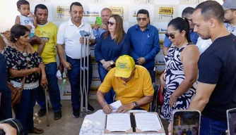 Dr. Pessoa assina Ordem de Serviço para asfalto na zona Norte de Teresina