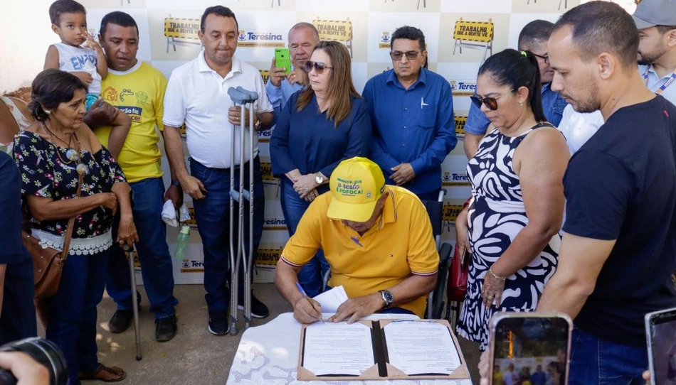 Dr. Pessoa assina Ordem de Serviço para asfalto na zona Norte de Teresina