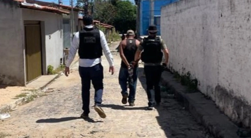 Polícia prende dois suspeitos de roubo de veículos em Teresina