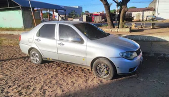 Carro utilizado por criminosos para assaltos em Teresina.