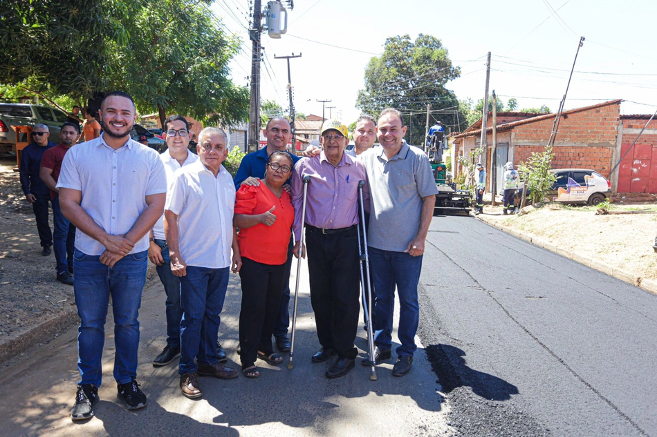 Dr. Pessoa dá início ao asfaltamento das principais avenidas e ruas da Vila São Francisco Sul