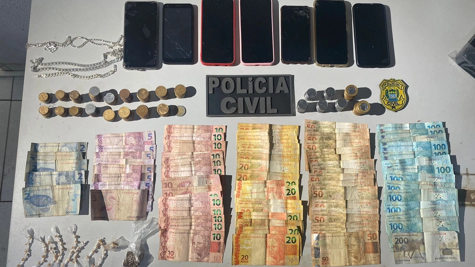 Material apreendido pela Polícia Civil