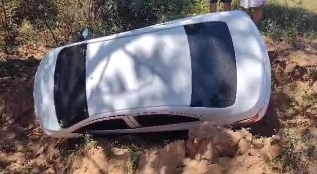 Mulher fica ferida em acidente na Estrada da Alegria em Teresina.