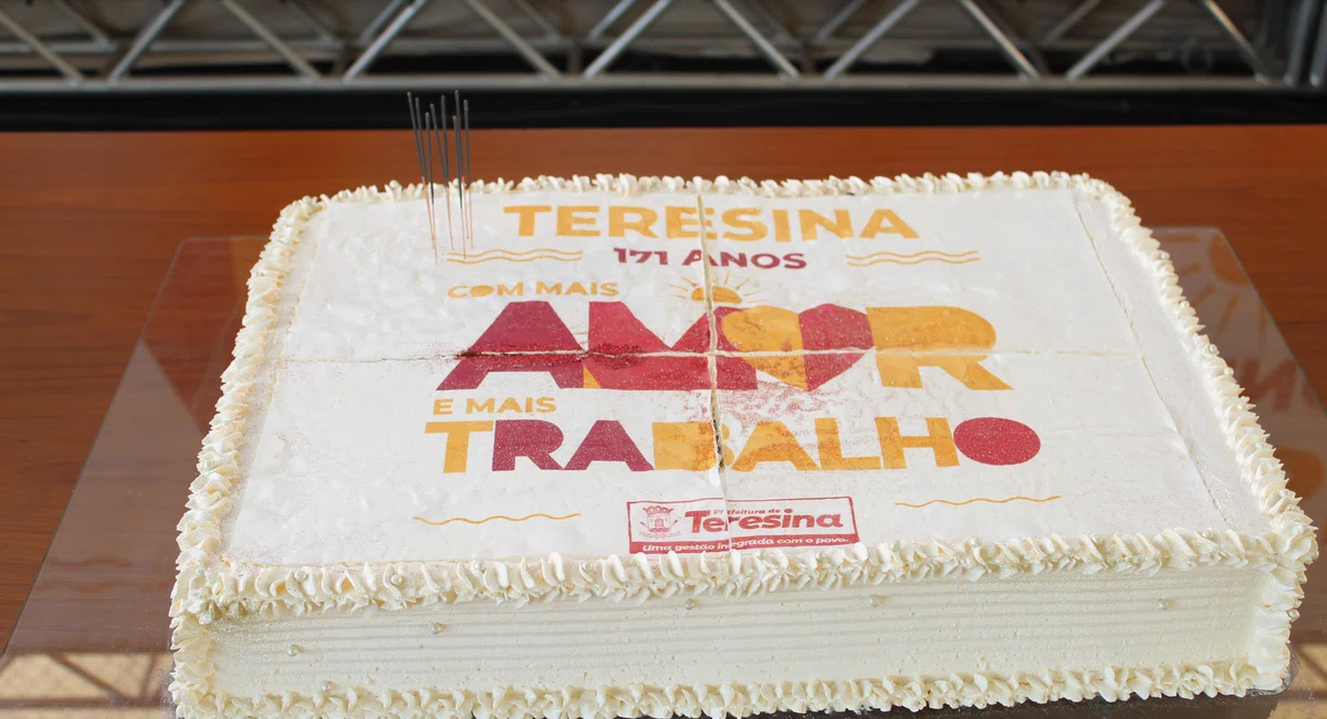 Bolo em homenagem aos 171 anos de Teresina.