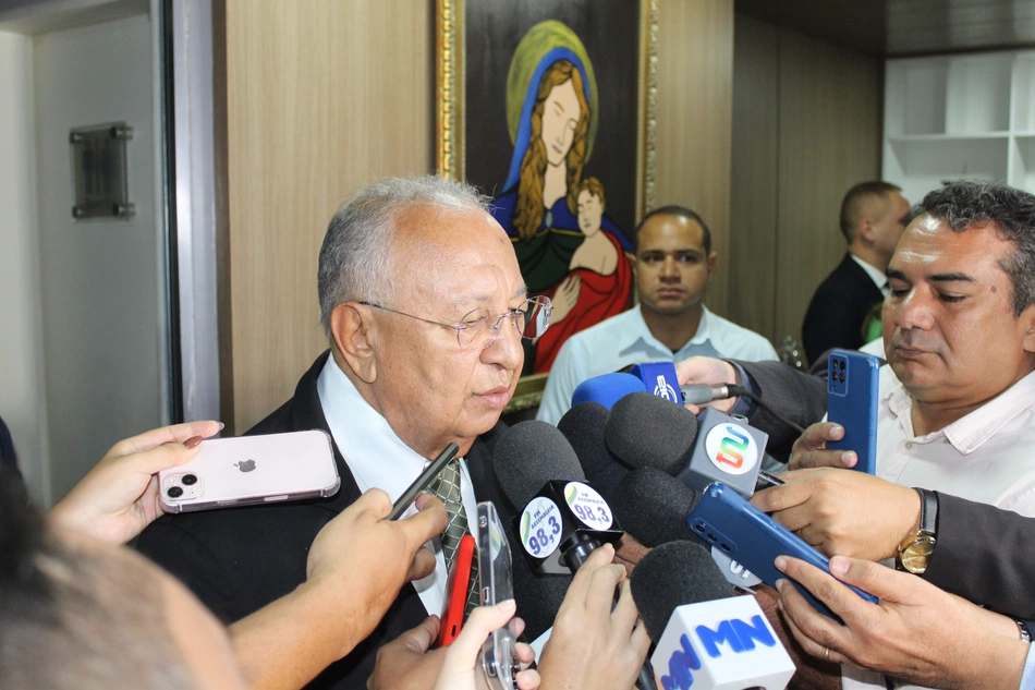 Dr. Pessoa em sessão solene na Câmara Municipal de Teresina.